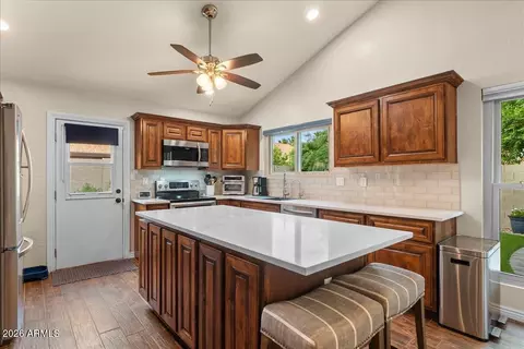 Kitchen - 3910 E Hiddenview Dr, Phoenix, AZ 85048 photo 2 of 5