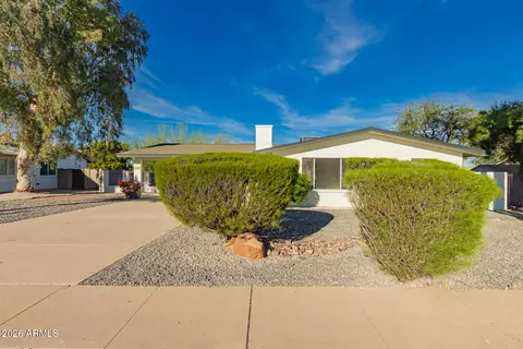 2834 E Shangri La Rd, Phoenix, AZ 85028