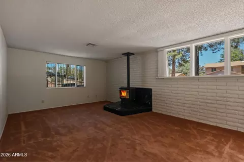 Living - 902 S Pineview St S, Payson, AZ 85541 photo 2 of 4