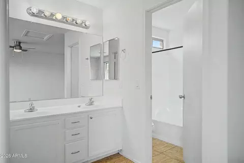 Bath - 625 E Atlanta Ave, Phoenix, AZ 85040 photo 1 of 2