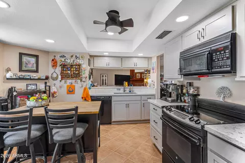 Kitchen - 4211 E Ahwatukee Dr, Phoenix, AZ 85044 photo 3 of 5