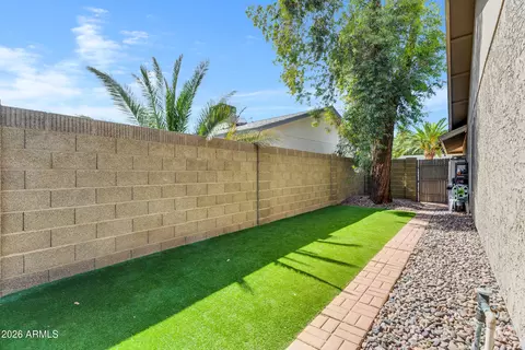 Exterior - 4211 E Ahwatukee Dr, Phoenix, AZ 85044 photo 7 of 9