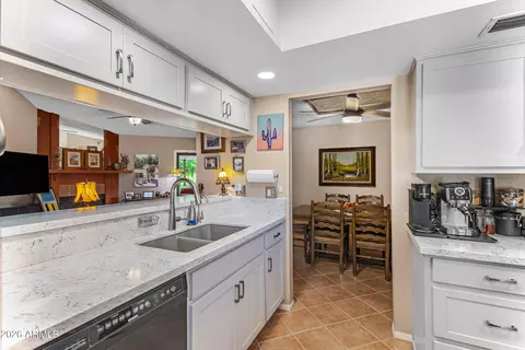Kitchen - 4211 E Ahwatukee Dr, Phoenix, AZ 85044 photo 5 of 5
