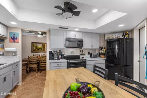 Kitchen - 4211 E Ahwatukee Dr, Phoenix, AZ 85044 photo 4 of 5