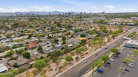 View/Area - 1924 E Coolidge St, Phoenix, AZ 85016 photo 7 of 10