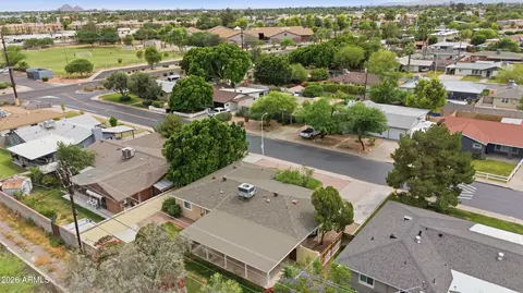 View/Area - 1924 E Coolidge St, Phoenix, AZ 85016 photo 5 of 10