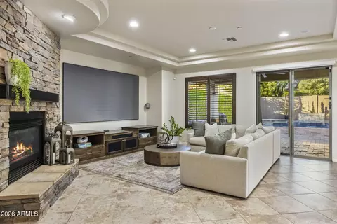 Living - 3950 E Patrick Ln, Phoenix, AZ 85050 photo 2 of 4