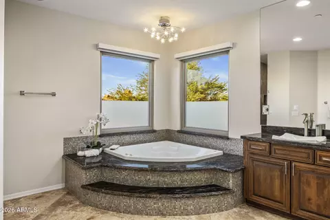 Bath - 3950 E Patrick Ln, Phoenix, AZ 85050 photo 2 of 7