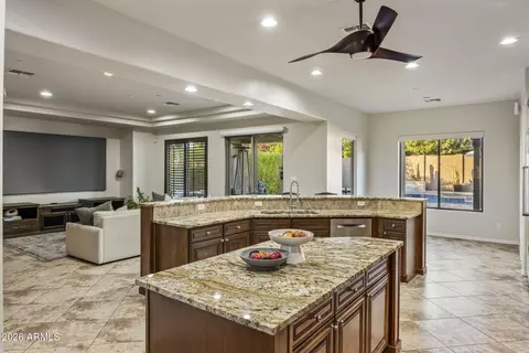 Kitchen - 3950 E Patrick Ln, Phoenix, AZ 85050 photo 4 of 5