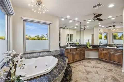 Bath - 3950 E Patrick Ln, Phoenix, AZ 85050 photo 3 of 7