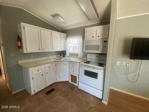 1060 S Seneca Dr #60, Apache Junction, AZ 85119 photo 9