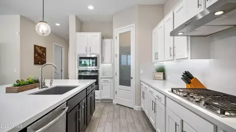 Kitchen - 10356 E Wavelength Ave, Mesa, AZ 85212 photo 3 of 5