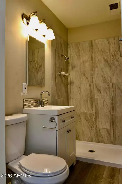 Bath - 3824 N 8th Ave, Phoenix, AZ 85013 photo 1 of 2