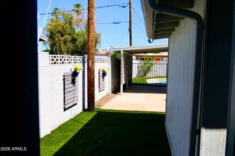 Exterior - 3824 N 8th Ave, Phoenix, AZ 85013 photo 4 of 5