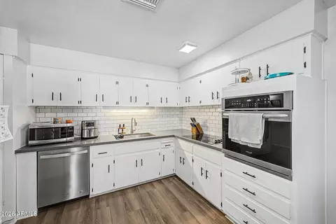 6107 W Keim Dr, Glendale, AZ 85301
