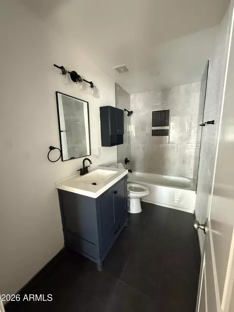 Bath - 1215 E Mission Ln, Phoenix, AZ 85020 photo 1 of 1
