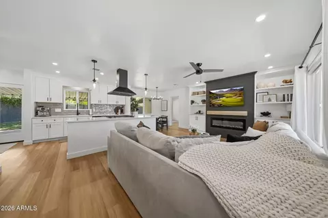 117 E Vista Del Cerro Dr, Tempe, AZ 85281