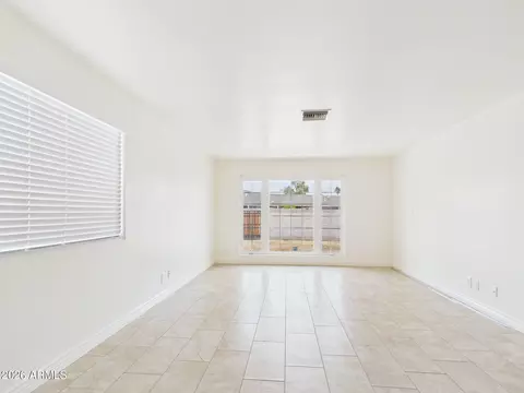 Living - 3122 E Shangri La Rd, Phoenix, AZ 85028 photo 5 of 5
