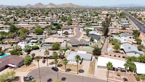View/Area - 3122 E Shangri La Rd, Phoenix, AZ 85028 photo 7 of 8