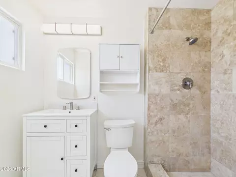 Bath - 3122 E Shangri La Rd, Phoenix, AZ 85028 photo 1 of 2
