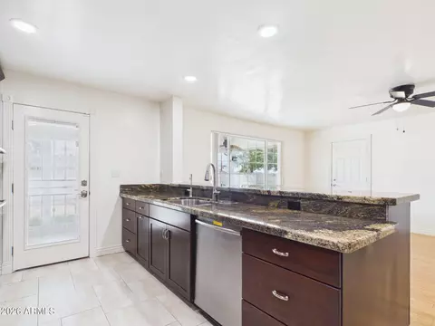 Kitchen - 3122 E Shangri La Rd, Phoenix, AZ 85028 photo 3 of 5