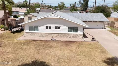 View/Area - 3122 E Shangri La Rd, Phoenix, AZ 85028 photo 2 of 8