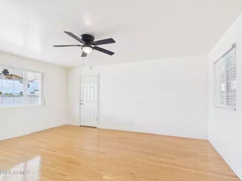 Living - 3122 E Shangri La Rd, Phoenix, AZ 85028 photo 2 of 5