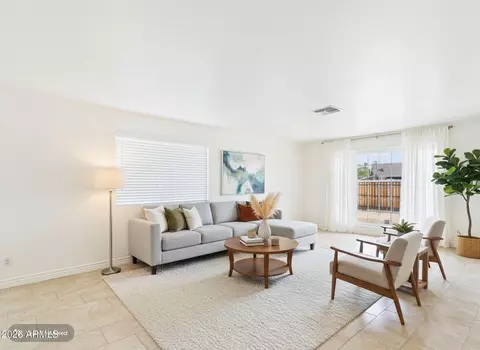 Living - 3122 E Shangri La Rd, Phoenix, AZ 85028 photo 4 of 5