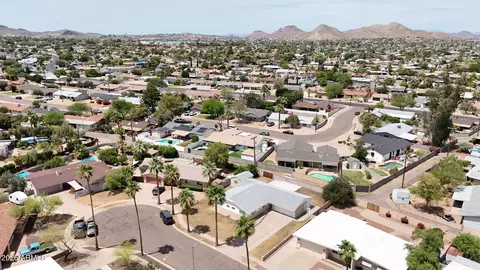 View/Area - 3122 E Shangri La Rd, Phoenix, AZ 85028 photo 6 of 8