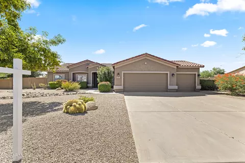 237 E Desert Holly Dr, San Tan Valley, AZ 85143