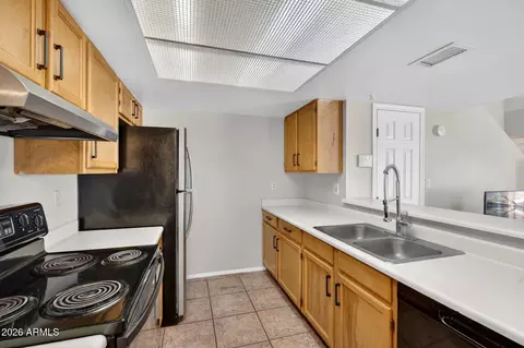 Kitchen - 5402 E Windsor Ave #41, Phoenix, AZ 85008 photo 2 of 3