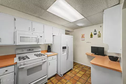 Kitchen - 4161 N Westview Dr, Phoenix, AZ 85015 photo 1 of 3