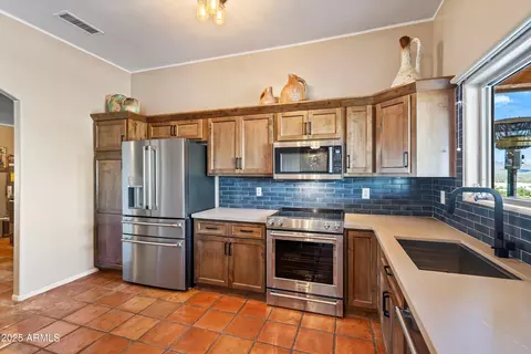 Kitchen - 33449 N 10th St, Phoenix, AZ 85085 photo 2 of 5