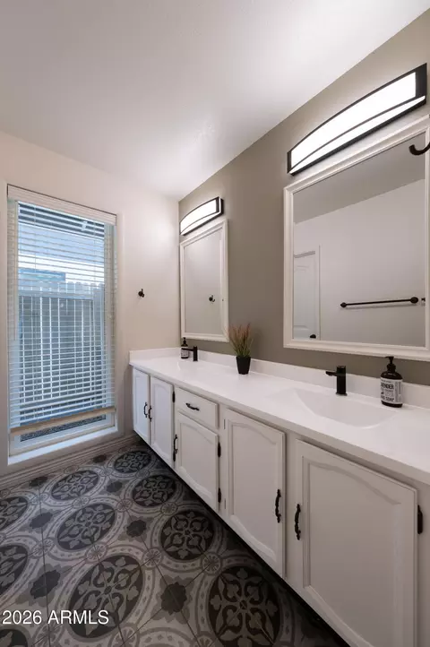 Bath - 1651 S Ash St, Mesa, AZ 85202 photo 1 of 4