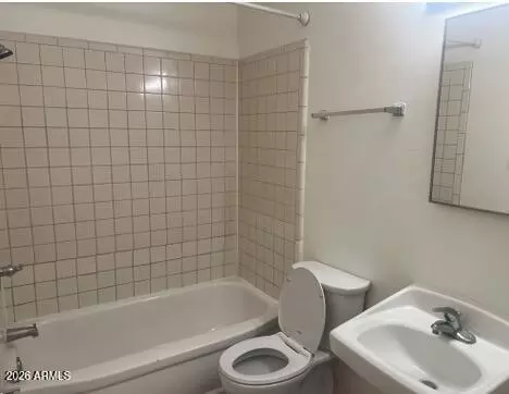 Bath - 9643 N 10th Ave, Phoenix, AZ 85021 photo 2 of 3