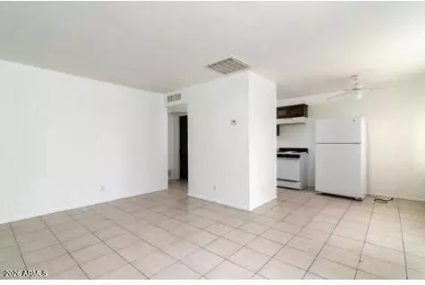 Living - 9643 N 10th Ave, Phoenix, AZ 85021 photo 2 of 2