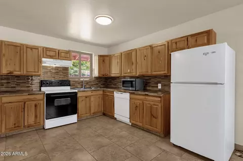 Kitchen - 1020 E Oregon Ave, Phoenix, AZ 85014 photo 3 of 5