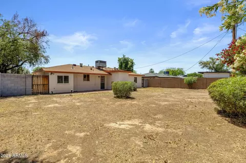 Exterior - 1020 E Oregon Ave, Phoenix, AZ 85014 photo 7 of 9