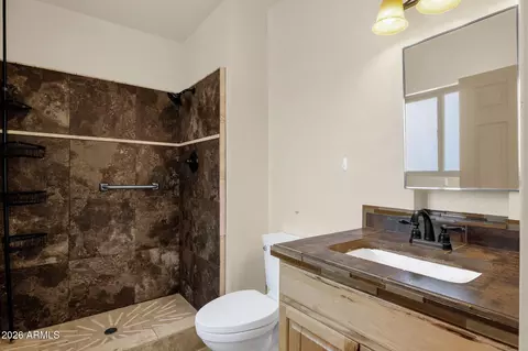Bath - 1020 E Oregon Ave, Phoenix, AZ 85014 photo 2 of 2