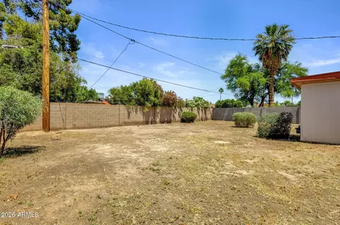 Exterior - 1020 E Oregon Ave, Phoenix, AZ 85014 photo 6 of 9