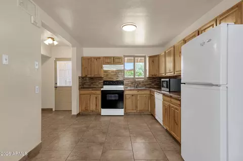 Kitchen - 1020 E Oregon Ave, Phoenix, AZ 85014 photo 5 of 5