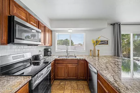 Kitchen - 7521 E Princess Dr, Mesa, AZ 85207 photo 2 of 2