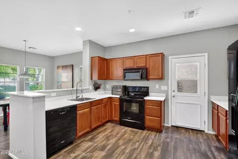 Kitchen - 1541 S Malabar Ln, Gilbert, AZ 85296 photo 2 of 5
