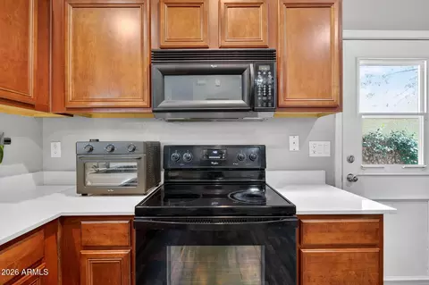 Kitchen - 1541 S Malabar Ln, Gilbert, AZ 85296 photo 4 of 5