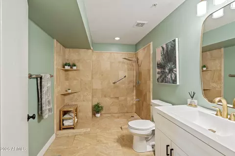 Bath - 802 E Forest Hills Dr, Phoenix, AZ 85022 photo 6 of 6