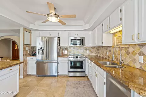 Kitchen - 802 E Forest Hills Dr, Phoenix, AZ 85022 photo 3 of 4