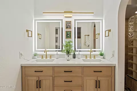 Bath - 802 E Forest Hills Dr, Phoenix, AZ 85022 photo 1 of 6