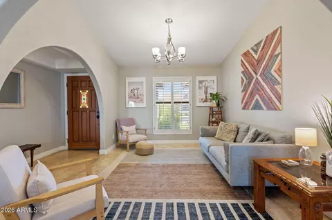 Living - 802 E Forest Hills Dr, Phoenix, AZ 85022 photo 1 of 8