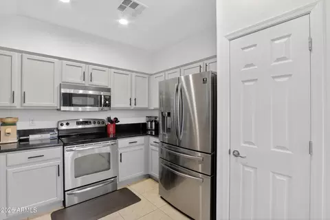 Kitchen - 25933 N 53rd Dr, Phoenix, AZ 85083 photo 3 of 4