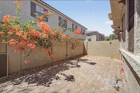 Exterior - 2965 E Dunbar Dr, Phoenix, AZ 85042 photo 4 of 12